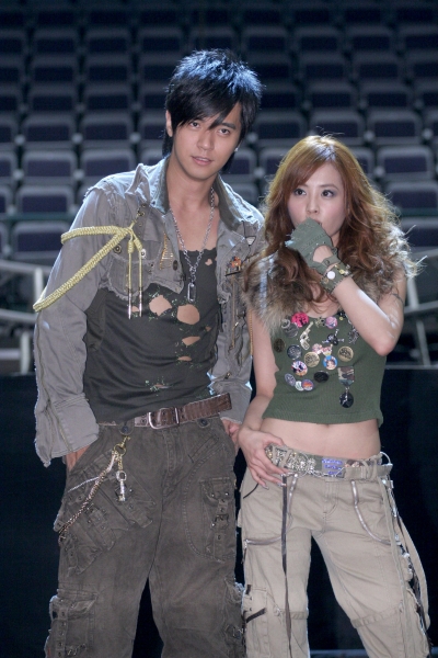 目测出蔡依林D奶 小猪送上豹纹<em>丁字内裤</em>(组图