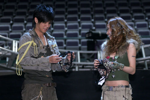 目测出蔡依林D奶 小猪送上豹纹<em>丁字内裤</em>(组图