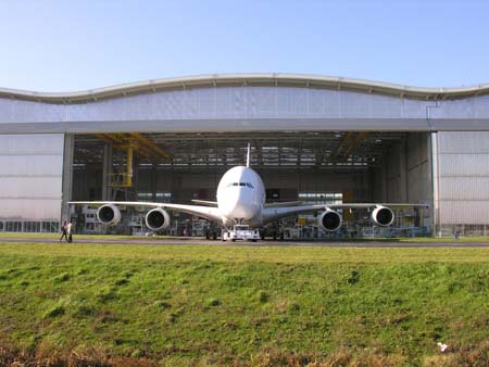 温家宝参观空中客车公司登上在建A380飞机考察