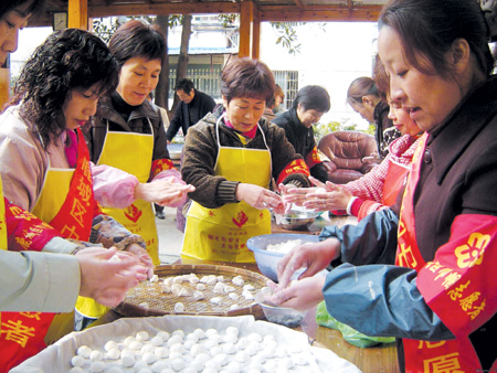 冬至,别忘了吃汤圆 县前汤圆店里排起长队(图)