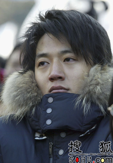 抗议削减电影配额 金喜善李秉宪参加示威(图)