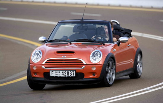 ��ʻMini Cooper S�������Jebel Hafeetɽ·