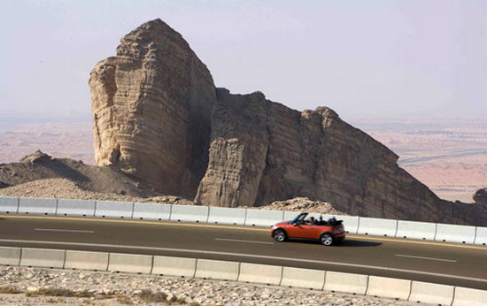 ��ʻMini Cooper S�������Jebel Hafeetɽ·