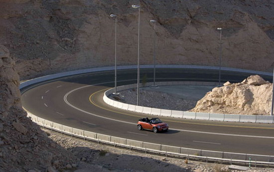 ��ʻMini Cooper S�������Jebel Hafeetɽ·