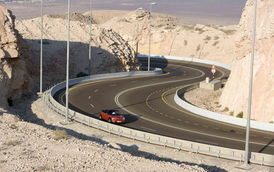 ��ʻMini Cooper S�������Jebel Hafeetɽ·