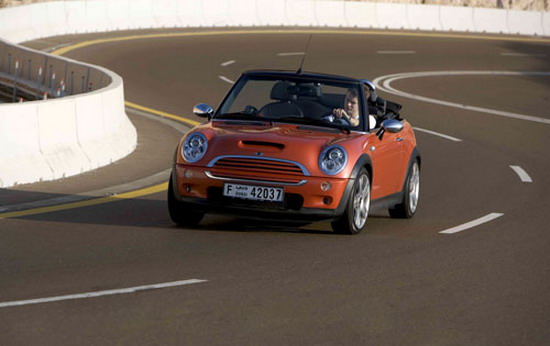 ��ʻMini Cooper S�������Jebel Hafeetɽ·