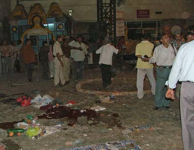 印度宗教圣地发生连环爆炸70余人死伤(图)