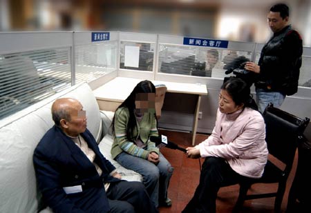 女子痴迷刘德华引全国媒体关注 父亲向华仔请愿