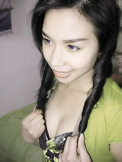 疑似莫文蔚裸露 二月<em>丫头</em>半月蹿红网络_二月丫