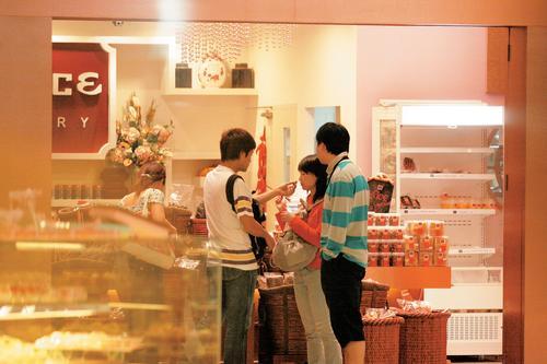 <em>郭晋安女友</em>戴订情婚戒 买性感T字裤调情(组图