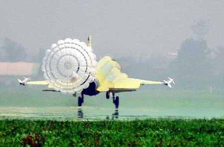 中国枭龙战机可超视距攻击 达第三代战机效能