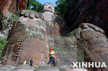 我国试图揭开乐山大佛内部秘密(组图)