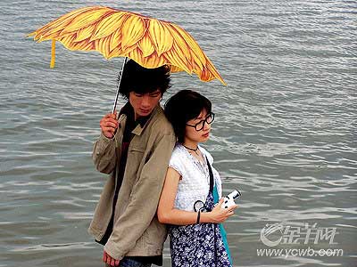 大学生DV剧惊现裸戏性暴力 首映式引起轰动