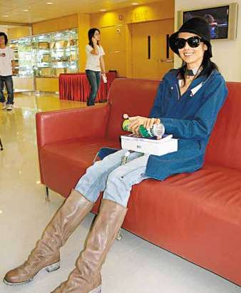 前亚姐韩君婷瘦骨嶙峋现身 自认患厌食症(组图)