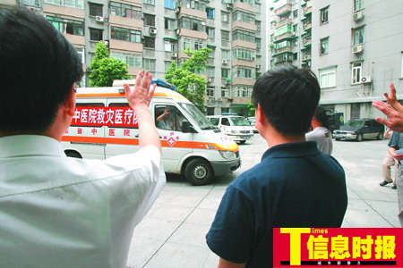 京广线路基下沉广州22趟列车再度停运(组图)