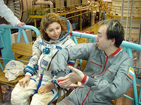 科技时代_美富婆将成首位女太空游客 花费1000万英镑