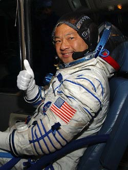 国际空间站首位华裔站长:希望见到杨利伟(图)