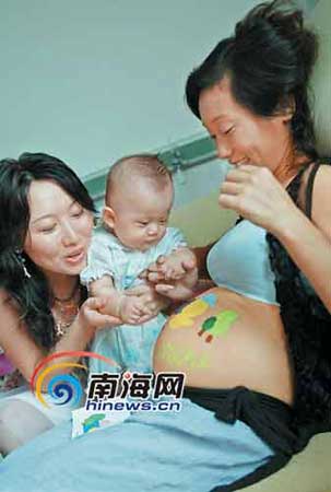 海南孕妈妈形体彩绘大赛 满心欢喜忘记害羞(图)