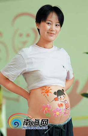 海南孕妈妈形体彩绘大赛 满心欢喜忘记害羞(图)