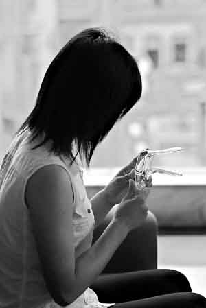 女大学毕业生妇检被医生用 窥阴器 捅<em>破处女</em>膜