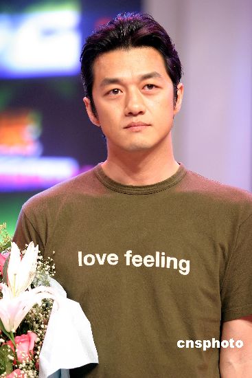 李亚鹏再次回应声援 否认携女儿移民美国