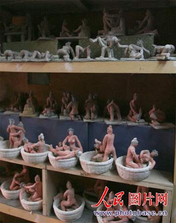 组图:中国性文化彩陶百图问世
