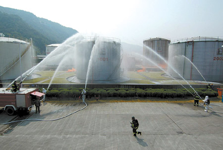 油库起火原是虚惊一场 逼真演习误导市民报警