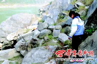禽兽养父摧残养女两年 证据不足警方难断案(图)