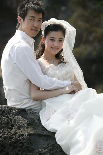 组图:梅婷与鄢颇结婚照曝光 男才女貌幸福甜蜜