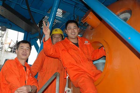 我国首次氦氧饱和潜水作业圆满成功[组图]