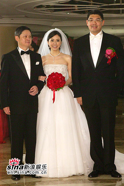 刘嘉玲与富商郭台铭联袂参加连战儿子婚宴图