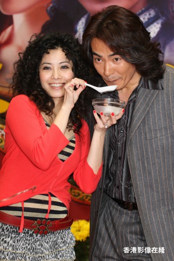 徐怀钰短裙露出大粗腿 被于波嘲笑矮冬瓜_徐怀