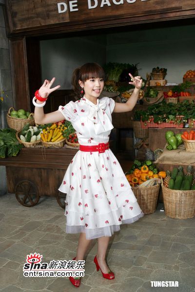 杨丞琳握香蕉曼舞 渴望被男友种草莓[组图]_