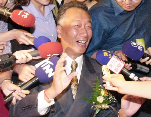 公然向梁朝伟宣战 台湾首富郭台铭想娶刘嘉玲(图)