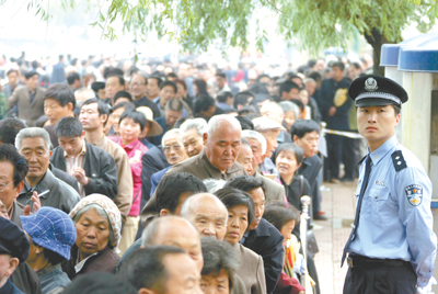 肖扬:让民告官不再告状难坚持公正司法