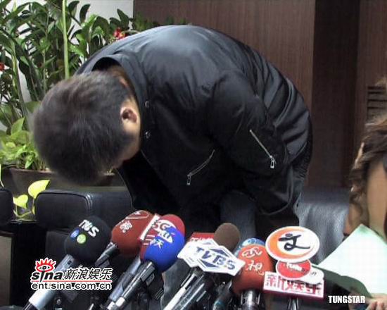 组图:胡瓜出面回应吸大麻鞠躬向大众道歉