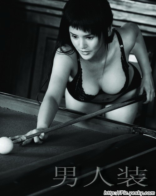 杨欣《男人装》胸太大被禁的写真-娱乐美图