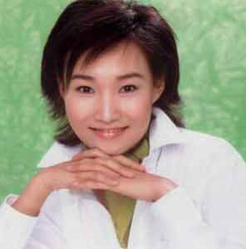 央视内部办选美赛 新闻主播李梓萌获冠军