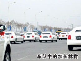 街头迎亲车队身价半亿保时捷悍马开道(组图)