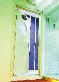 女子在洗浴中心遭男服务生偷窥索赔(图)