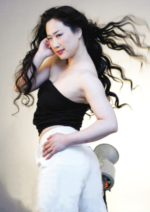 芙蓉姐姐打破固定形象 浓烈彩妆让人惊艳(图)
