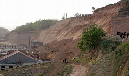 山西河津山体滑坡13人被埋其中3人死亡组图