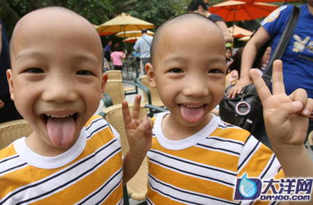 <em>广东</em>百余双胞胎聚会 <em>姐妹花</em>年近六十[组图]_双