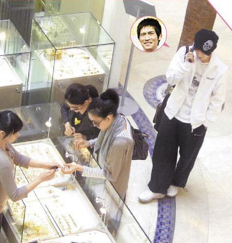 大S拚命逛街疯狂购物 累坏“暴瘦”男友仔仔(图)