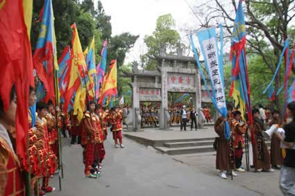 老教授称诸葛亮写《出师表》是想做皇帝
