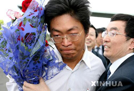 7名中方人员获释后抵埃塞首都5月1日回国(图)