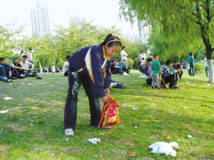 特别报道:长假出游,您的行为文明吗?(组图)