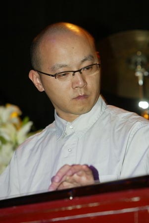 王菲为爱屡败屡战 为家固执坚决退出歌坛