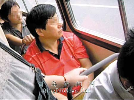 孕妇网上曝光不让座者照 网友褒贬不一(图)