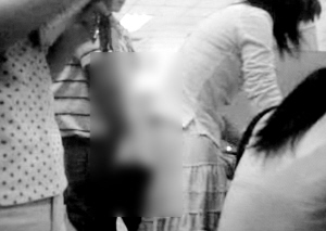 男子招聘会现场拉下裤链贴身猥亵女生(图)